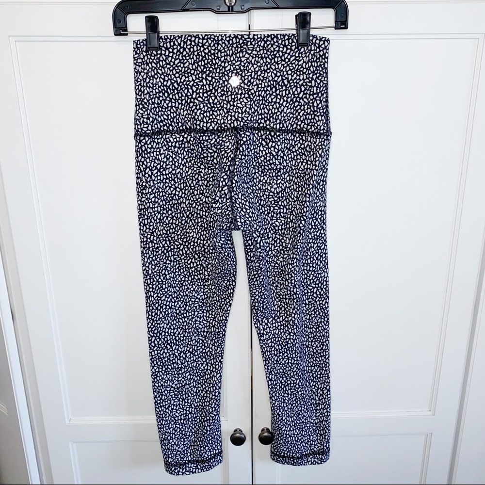 Lululemon Wunder Under Crop (Hi-Rise)
Miss Mosaic Black 6 - Picture 4 of 13